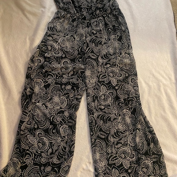 Black and White Sleeveless Jumpsuit. NWOT - Picture 2 of 5